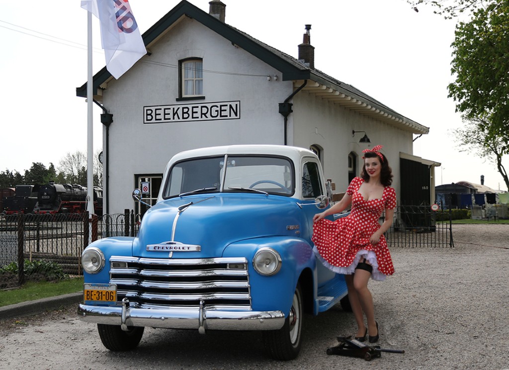 Chevrolet 3600 Pinup 01